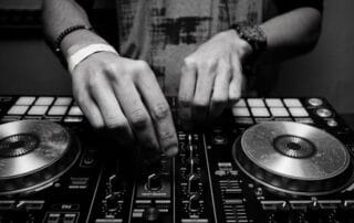 DJ